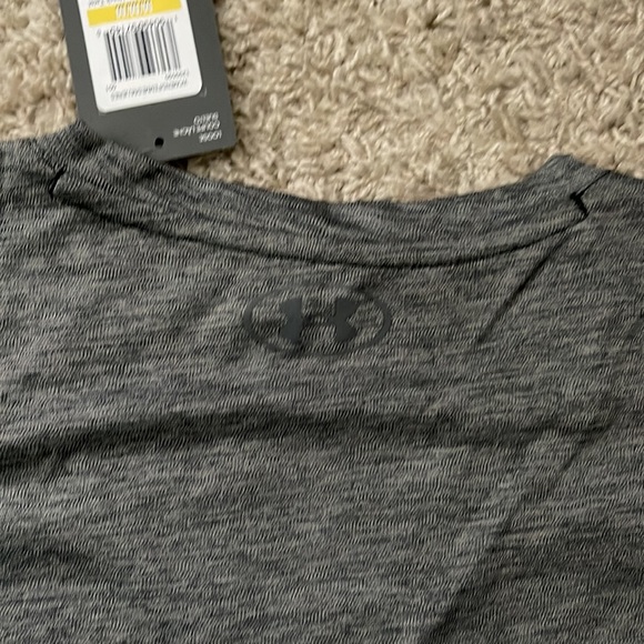 NWT Women's Under Armour HeatGear TechTwist V-Neck Gray/Black SZ Medium - Picture 8 of 9